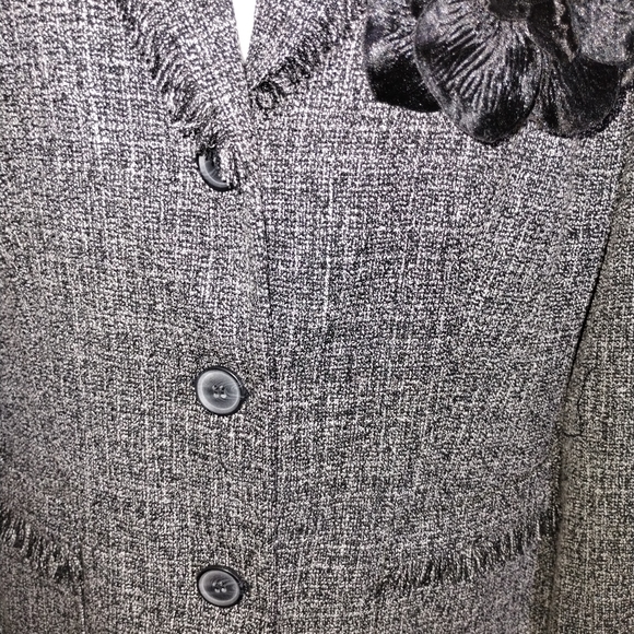 Women's Blazer - Picture 6 of 12